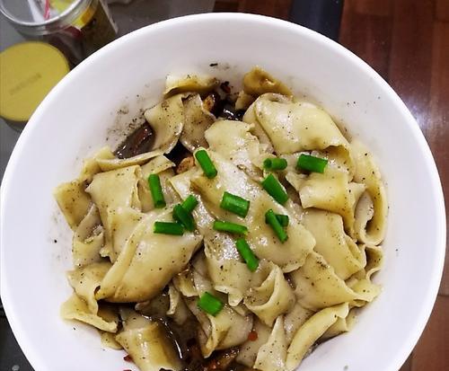 手擀宽面（以传承为基石）
