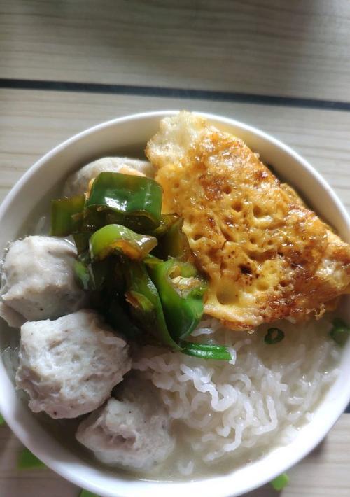 传统手工制作鱼丸的做法（制作美味营养的鱼丸）