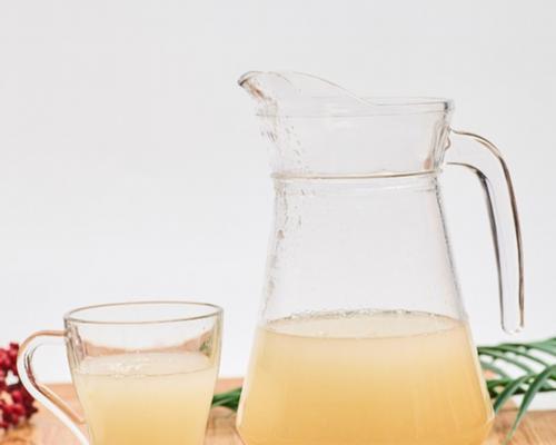 以食疗配方百合山楂雪梨汁为健康饮品（从天然食材中获取健康营养）
