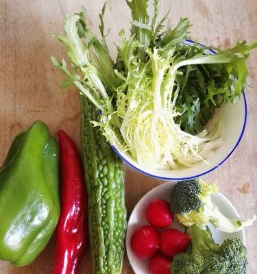 时蔬大拌菜，让你吃出健康活力（营养丰富）