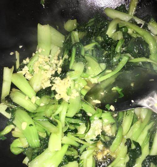 时尚妈妈教你做凉拌小油菜（健康美味）