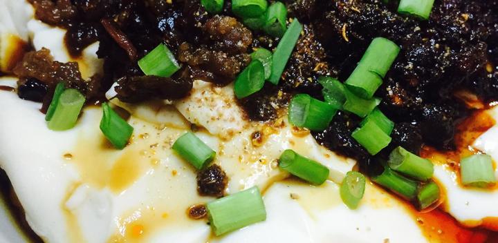 石头蟹蒸豆花，美味健康的佳肴（一道清爽鲜美的家常菜）