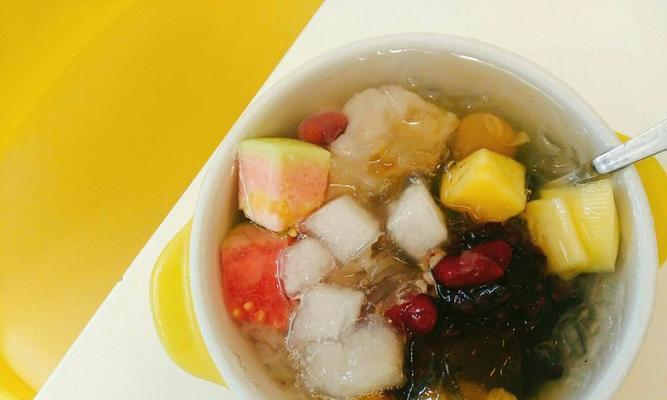 石榴银耳羹的制作方法（石榴银耳羹——健康美味的甜品）