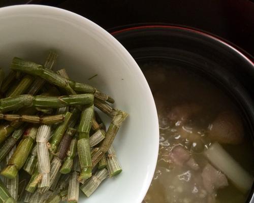 以石斛水鸭汤为主的滋补食谱（品尝秋季的滋补佳品）