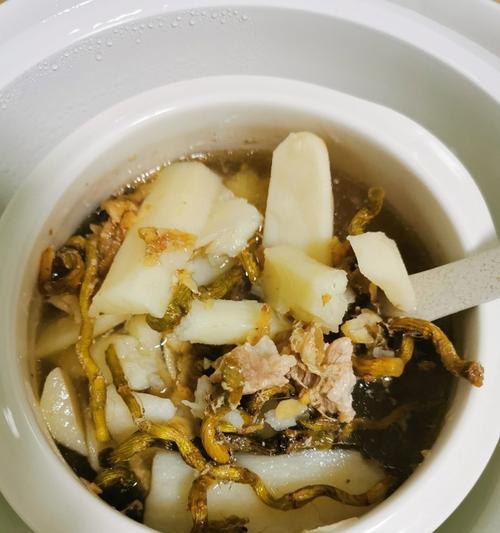 家常营养石斛炖瘦肉汤（炖汤的健康好处与制作要点）