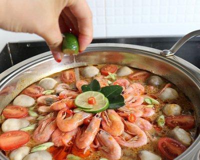 鲜美圣女果夹虾仁（简单易学的家庭美食）