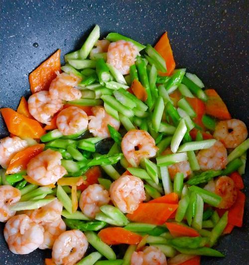 鲜美圣女果夹虾仁（简单易学的家庭美食）