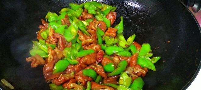 圣女果炒肥肠（以新鲜圣女果为主要食材的美味炒肥肠）