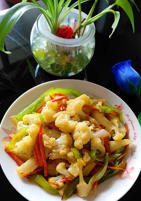 圣女果炒花菜（以圣女果为主角）