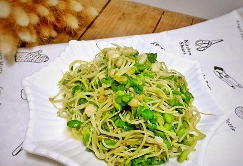 圣女果绿豆芽拌餐，清爽解暑又健康（享受夏日美食）
