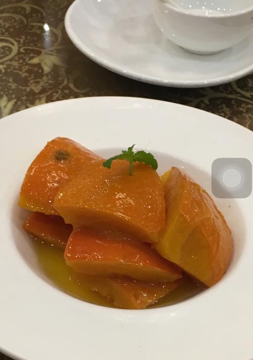 圣诞美食的诱惑（用美食点亮圣诞佳节）