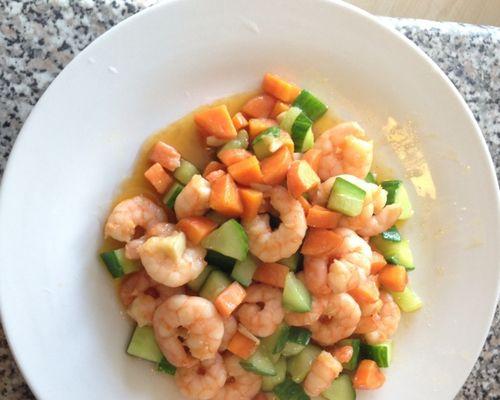 三色虾仁的美食盛宴（解密三色虾仁的独特魅力）