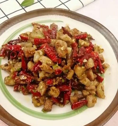 三色烧肉丁，美味简单（教你用三种颜色制作口感独特的烧肉丁）