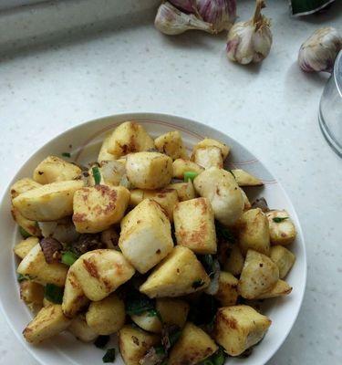 美味三色馒头丁的制作方法（自制馒头丁）