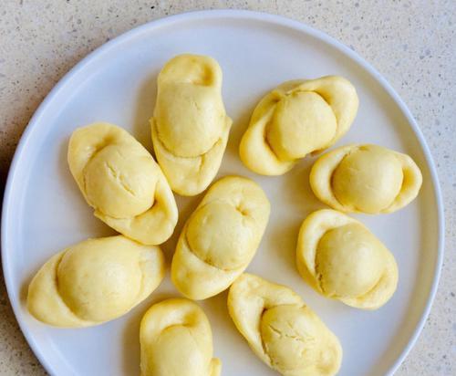 手工制作三色馒头（传统美食的新味道）