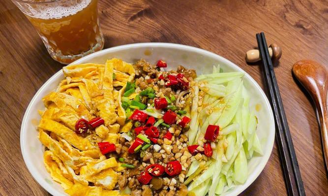三色凉拌菜的做法（清爽美味）