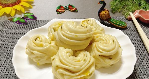 手工制作三色花卷馒头的做法（如何做出美味可口的三色花卷馒头）