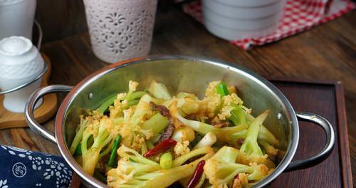 三色花菜的制作方法（以红、黄、绿三种花菜为主材）