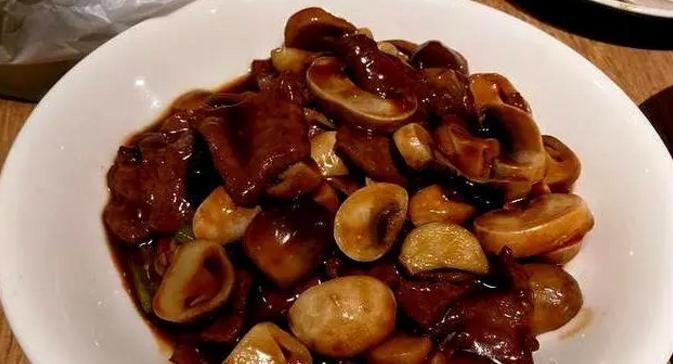 三色草菇的多样美食（探寻三色草菇的魅力与美味）