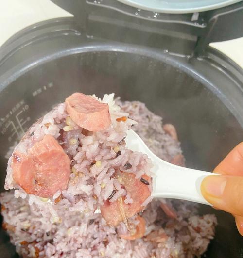 用三色糙米团制作营养美食（健康饮食的选择与创新）
