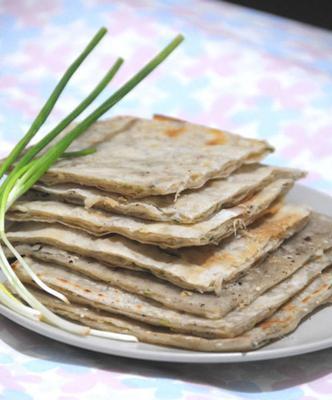 三角油饼的制作方法（美味可口的油饼制作秘笈）