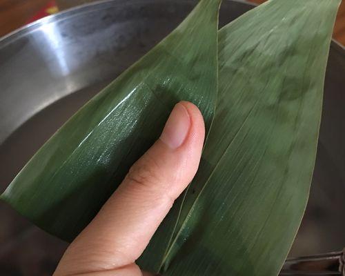 如何制作美味的三角蜜枣棕？