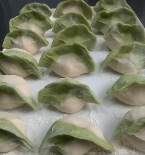 如何制作美味的三角饺子（学会这道菜）