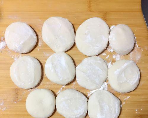 手工制作三角豆沙包的做法（传统美食）