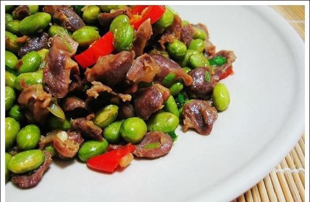 以三椒鸡胗制作美食（麻辣口感）