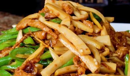 三椒炒菇彩椒炒杏鲍菇（健康美食）