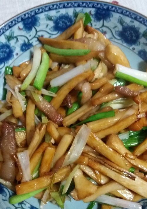 三椒炒菇彩椒炒杏鲍菇（健康美食）