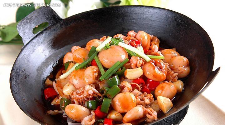 三椒爆墨鱼仔的做法（口感鲜美的海鲜美食）