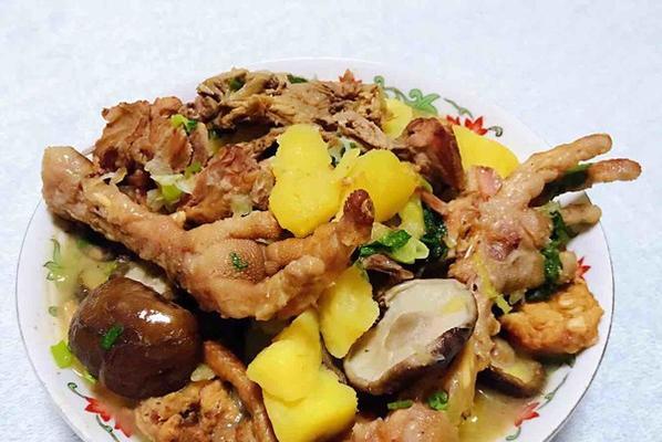 三黄鸡炖土豆的家常做法（营养美味）