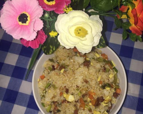 手把手教你做美味三丁炒饭（快手菜谱）