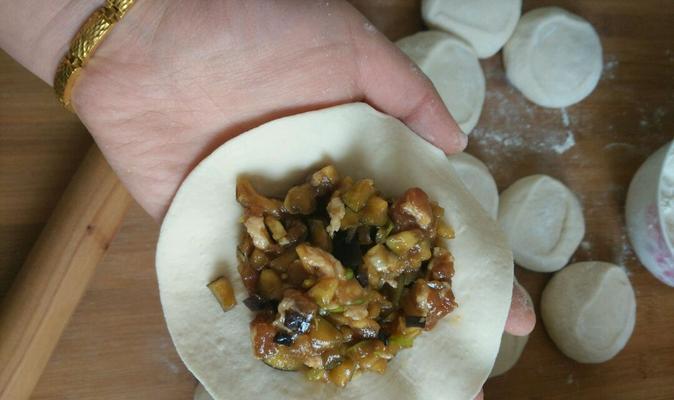 美食探秘（从面团揉制到煮出香气）