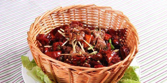 以三彩牛肉为主材料的美食做法（锻炼厨艺）