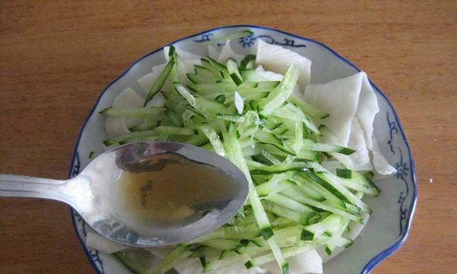 学会制作美味三彩凉皮（传承古老手艺）