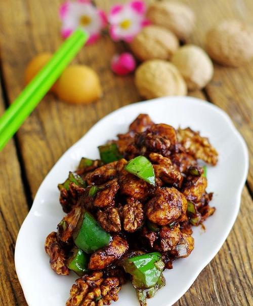 探秘三彩鸡丁的制作方法（领略中华美食文化的魅力）