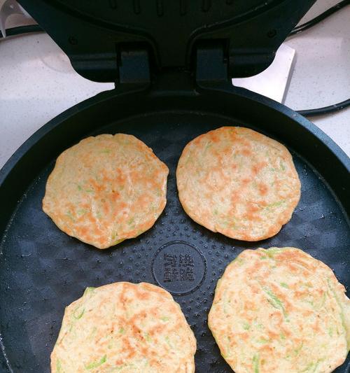三彩鸡蛋饼的制作方法（用绿）