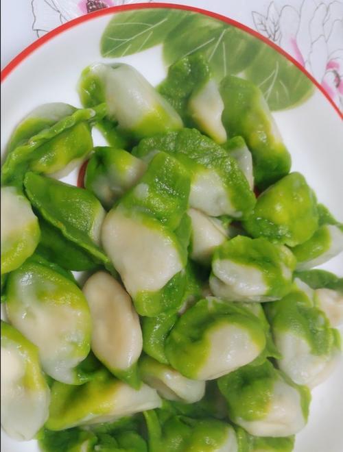 三彩翡翠餃子的制作方法（以蔬菜为主料）