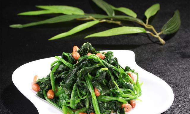 三彩菠菜的美食制作（打造营养美味佳肴）