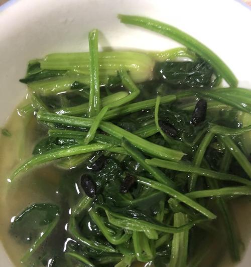 三彩菠菜的美食制作（打造营养美味佳肴）