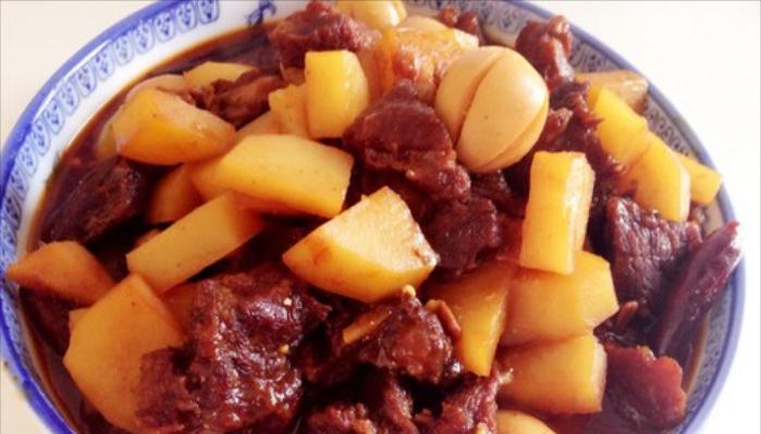 三杯土豆鹌鹑蛋（一道营养丰富又美味的家常菜）