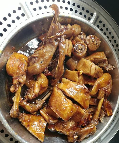 学会用三杯梅子鸡口感鲜美做一道家常菜（家庭厨房必备）