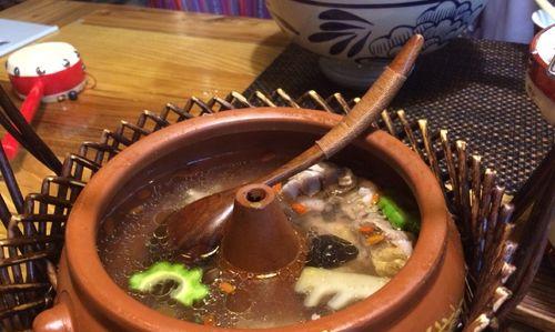 三宝气锅鸡的绝妙做法（重庆麻辣美食）