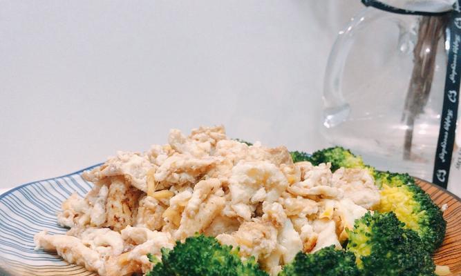 以赛螃蟹的制作方法（美味可口的螃蟹食谱）