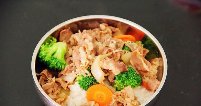以赛吉野肥牛饭的做法（探秘日式美食）