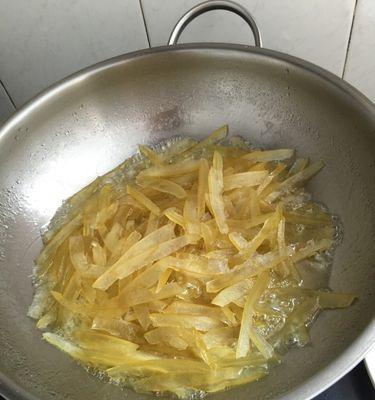 润喉佳品：柚子皮干糖水