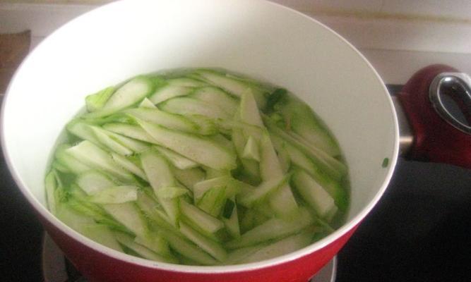 健康美味润肠豌豆叶鸡蛋汤（以豌豆叶为主料）