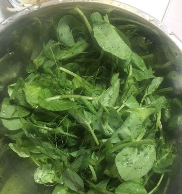 健康美味润肠豌豆叶鸡蛋汤（以豌豆叶为主料）